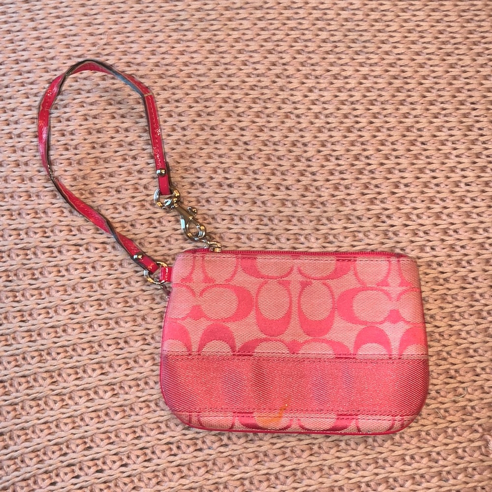 ☆Coach wristlet very used but super cute